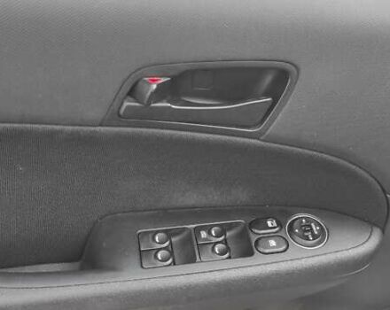 Хендай i30, объемом двигателя 1.6 л и пробегом 240 тыс. км за 6200 $, фото 3 на Automoto.ua