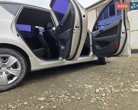 Хендай i30, объемом двигателя 1.6 л и пробегом 225 тыс. км за 5500 $, фото 5 на Automoto.ua