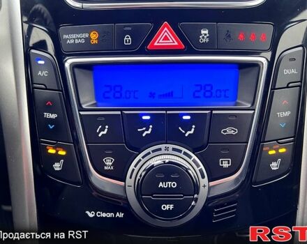 Хендай i30, об'ємом двигуна 1.6 л та пробігом 170 тис. км за 9800 $, фото 12 на Automoto.ua