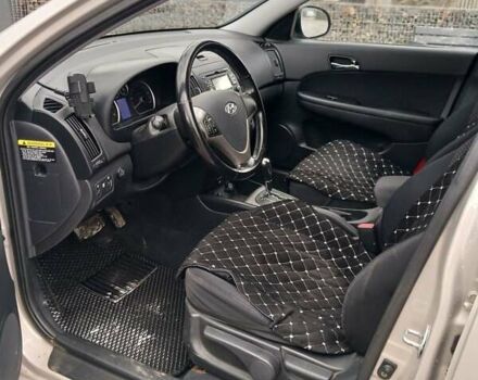 Серый Хендай i30, объемом двигателя 1.59 л и пробегом 136 тыс. км за 6500 $, фото 7 на Automoto.ua