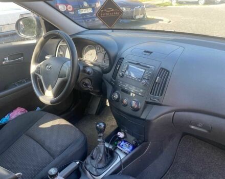 Сірий Хендай i30, об'ємом двигуна 1.6 л та пробігом 340 тис. км за 1500 $, фото 3 на Automoto.ua