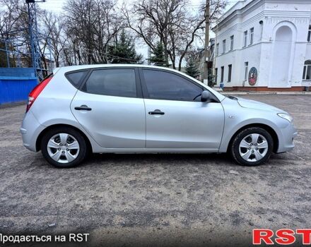 Серый Хендай i30, объемом двигателя 1.4 л и пробегом 251 тыс. км за 5400 $, фото 6 на Automoto.ua