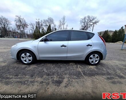 Серый Хендай i30, объемом двигателя 1.4 л и пробегом 251 тыс. км за 5400 $, фото 2 на Automoto.ua