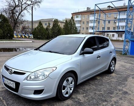 Серый Хендай i30, объемом двигателя 1.4 л и пробегом 251 тыс. км за 5400 $, фото 1 на Automoto.ua