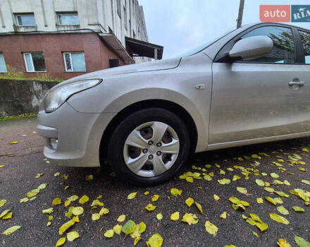 Сірий Хендай i30, об'ємом двигуна 1.4 л та пробігом 190 тис. км за 4700 $, фото 18 на Automoto.ua