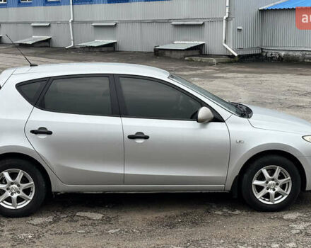 Серый Хендай i30, объемом двигателя 1.4 л и пробегом 265 тыс. км за 4500 $, фото 5 на Automoto.ua