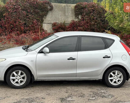 Серый Хендай i30, объемом двигателя 1.4 л и пробегом 265 тыс. км за 4500 $, фото 1 на Automoto.ua