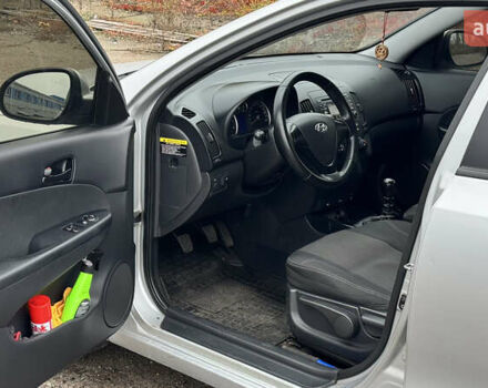 Серый Хендай i30, объемом двигателя 1.4 л и пробегом 265 тыс. км за 4500 $, фото 8 на Automoto.ua