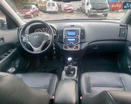 Серый Хендай i30, объемом двигателя 1.59 л и пробегом 185 тыс. км за 5900 $, фото 12 на Automoto.ua