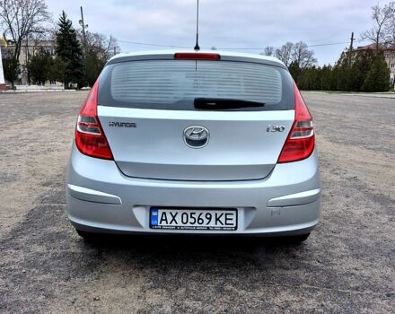 Серый Хендай i30, объемом двигателя 1.4 л и пробегом 251 тыс. км за 5400 $, фото 4 на Automoto.ua