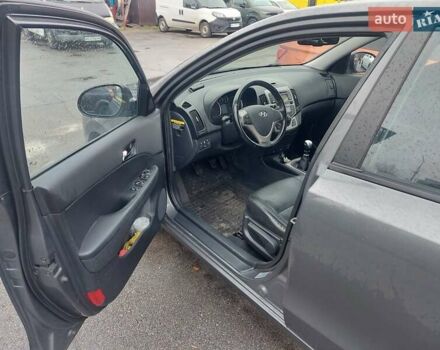 Серый Хендай i30, объемом двигателя 1.59 л и пробегом 185 тыс. км за 5900 $, фото 15 на Automoto.ua