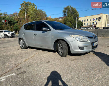 Серый Хендай i30, объемом двигателя 1.4 л и пробегом 251 тыс. км за 5350 $, фото 2 на Automoto.ua
