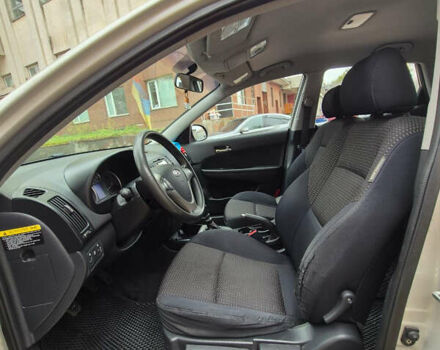 Сірий Хендай i30, об'ємом двигуна 1.4 л та пробігом 190 тис. км за 4700 $, фото 7 на Automoto.ua