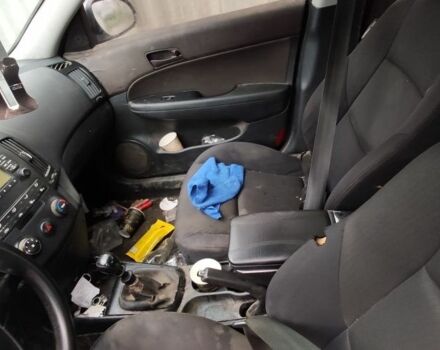 Сірий Хендай i30, об'ємом двигуна 1.4 л та пробігом 270 тис. км за 2900 $, фото 6 на Automoto.ua