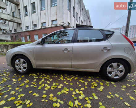 Сірий Хендай i30, об'ємом двигуна 1.4 л та пробігом 190 тис. км за 4700 $, фото 5 на Automoto.ua