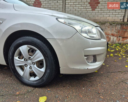 Сірий Хендай i30, об'ємом двигуна 1.4 л та пробігом 190 тис. км за 4700 $, фото 2 на Automoto.ua