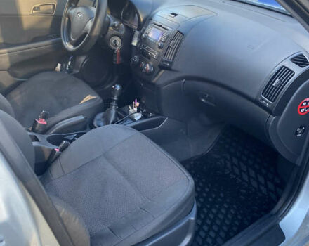 Серый Хендай i30, объемом двигателя 1.4 л и пробегом 197 тыс. км за 5900 $, фото 7 на Automoto.ua