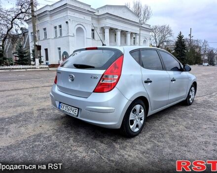 Серый Хендай i30, объемом двигателя 1.4 л и пробегом 251 тыс. км за 5400 $, фото 5 на Automoto.ua