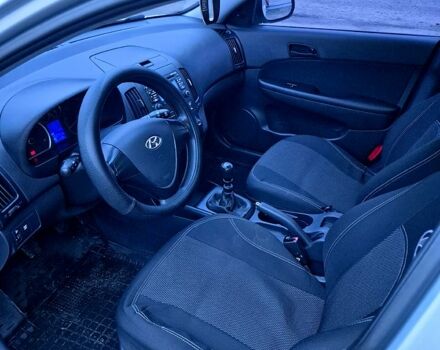 Серый Хендай i30, объемом двигателя 1.4 л и пробегом 251 тыс. км за 5400 $, фото 8 на Automoto.ua