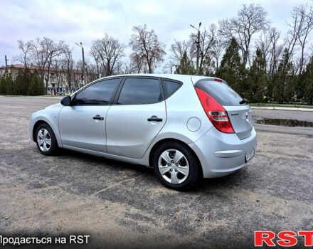 Серый Хендай i30, объемом двигателя 1.4 л и пробегом 251 тыс. км за 5400 $, фото 3 на Automoto.ua