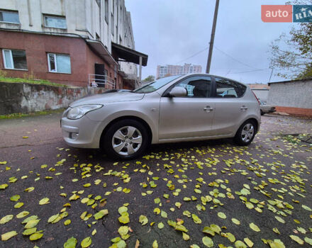 Сірий Хендай i30, об'ємом двигуна 1.4 л та пробігом 190 тис. км за 4700 $, фото 6 на Automoto.ua