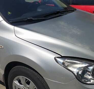 Сірий Хендай i30, об'ємом двигуна 1.58 л та пробігом 260 тис. км за 6500 $, фото 4 на Automoto.ua