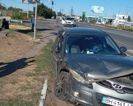 Серый Хендай i30, объемом двигателя 0 л и пробегом 200 тыс. км за 3000 $, фото 4 на Automoto.ua