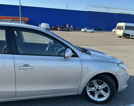 Сірий Хендай i30, об'ємом двигуна 1.58 л та пробігом 190 тис. км за 6400 $, фото 8 на Automoto.ua