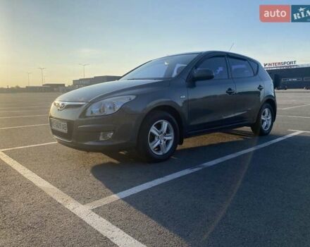 Серый Хендай i30, объемом двигателя 1.6 л и пробегом 212 тыс. км за 5800 $, фото 4 на Automoto.ua