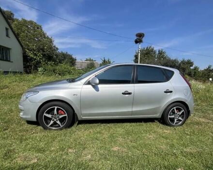 Серый Хендай i30, объемом двигателя 1.6 л и пробегом 315 тыс. км за 5900 $, фото 1 на Automoto.ua