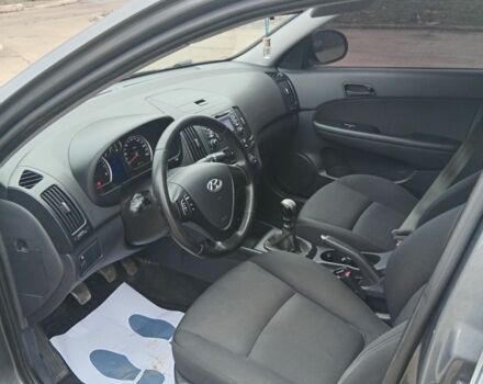 Серый Хендай i30, объемом двигателя 1.4 л и пробегом 255 тыс. км за 5900 $, фото 3 на Automoto.ua
