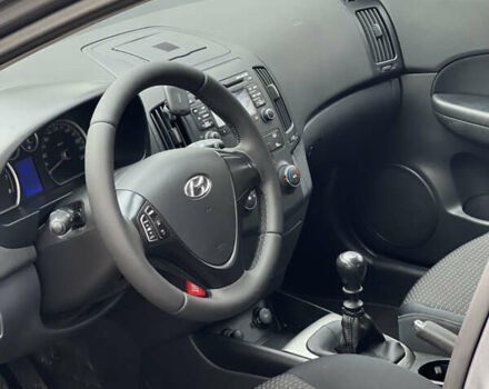 Серый Хендай i30, объемом двигателя 1.4 л и пробегом 154 тыс. км за 6300 $, фото 13 на Automoto.ua