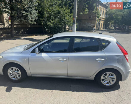 Серый Хендай i30, объемом двигателя 1.6 л и пробегом 334 тыс. км за 6200 $, фото 2 на Automoto.ua