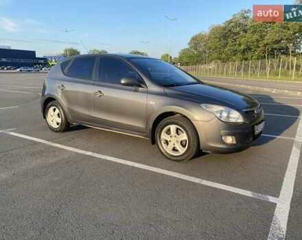 Серый Хендай i30, объемом двигателя 1.6 л и пробегом 212 тыс. км за 5800 $, фото 3 на Automoto.ua