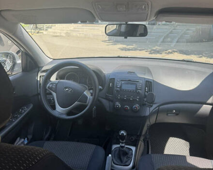 Серый Хендай i30, объемом двигателя 1.6 л и пробегом 334 тыс. км за 6200 $, фото 6 на Automoto.ua