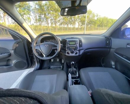 Серый Хендай i30, объемом двигателя 1.6 л и пробегом 212 тыс. км за 5800 $, фото 6 на Automoto.ua