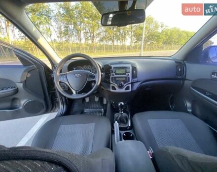 Серый Хендай i30, объемом двигателя 1.6 л и пробегом 212 тыс. км за 5800 $, фото 5 на Automoto.ua
