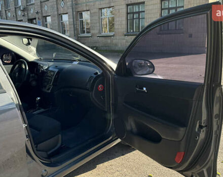 Сірий Хендай i30, об'ємом двигуна 1.6 л та пробігом 128 тис. км за 6500 $, фото 5 на Automoto.ua