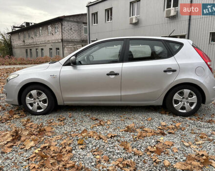 Серый Хендай i30, объемом двигателя 1.4 л и пробегом 218 тыс. км за 5950 $, фото 3 на Automoto.ua