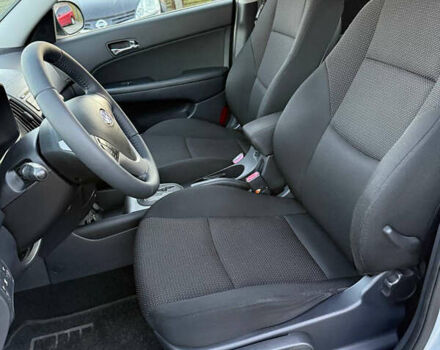 Серый Хендай i30, объемом двигателя 1.6 л и пробегом 235 тыс. км за 7999 $, фото 11 на Automoto.ua