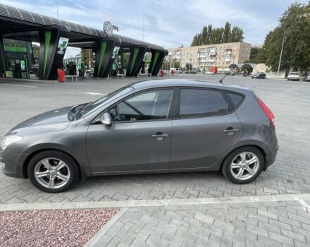 Серый Хендай i30, объемом двигателя 1.6 л и пробегом 280 тыс. км за 4500 $, фото 2 на Automoto.ua