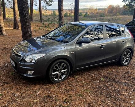 Серый Хендай i30, объемом двигателя 1.4 л и пробегом 242 тыс. км за 4700 $, фото 1 на Automoto.ua