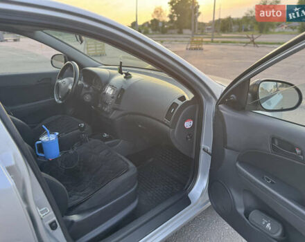 Сірий Хендай i30, об'ємом двигуна 1.6 л та пробігом 268 тис. км за 6000 $, фото 10 на Automoto.ua