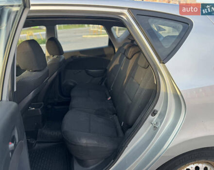 Сірий Хендай i30, об'ємом двигуна 1.6 л та пробігом 268 тис. км за 6000 $, фото 9 на Automoto.ua