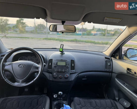 Сірий Хендай i30, об'ємом двигуна 1.6 л та пробігом 268 тис. км за 6000 $, фото 8 на Automoto.ua