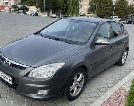 Серый Хендай i30, объемом двигателя 1.6 л и пробегом 280 тыс. км за 4500 $, фото 1 на Automoto.ua