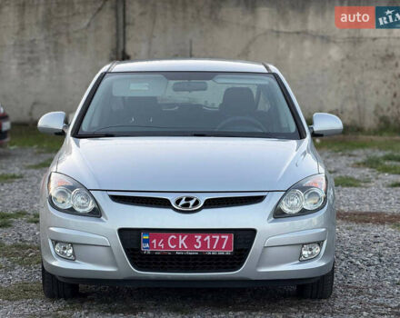 Серый Хендай i30, объемом двигателя 1.6 л и пробегом 235 тыс. км за 7999 $, фото 1 на Automoto.ua