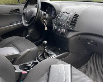 Сірий Хендай i30, об'ємом двигуна 1.4 л та пробігом 242 тис. км за 4500 $, фото 14 на Automoto.ua