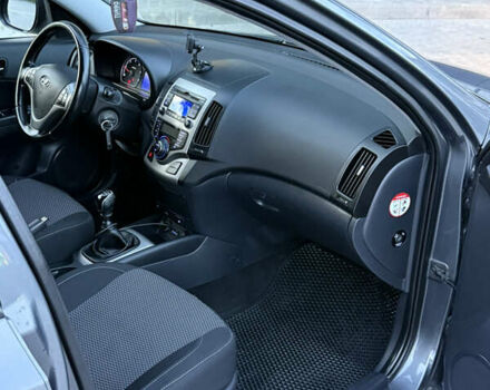Хендай i30 2009 в Тернополе на Automoto.ua Серый Хендай i30, объемом двигателя 1.59 л и пробегом 240 тыс. км за 7000 $, фото 13 на Automoto.ua