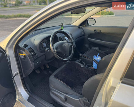 Сірий Хендай i30, об'ємом двигуна 1.6 л та пробігом 268 тис. км за 6000 $, фото 7 на Automoto.ua
